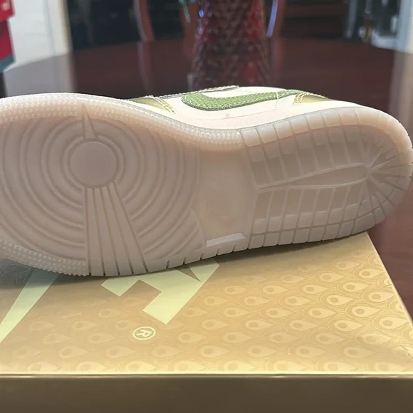 NWOT.. Air Jordan 1 RTR Low OG - Picture 3 of 5